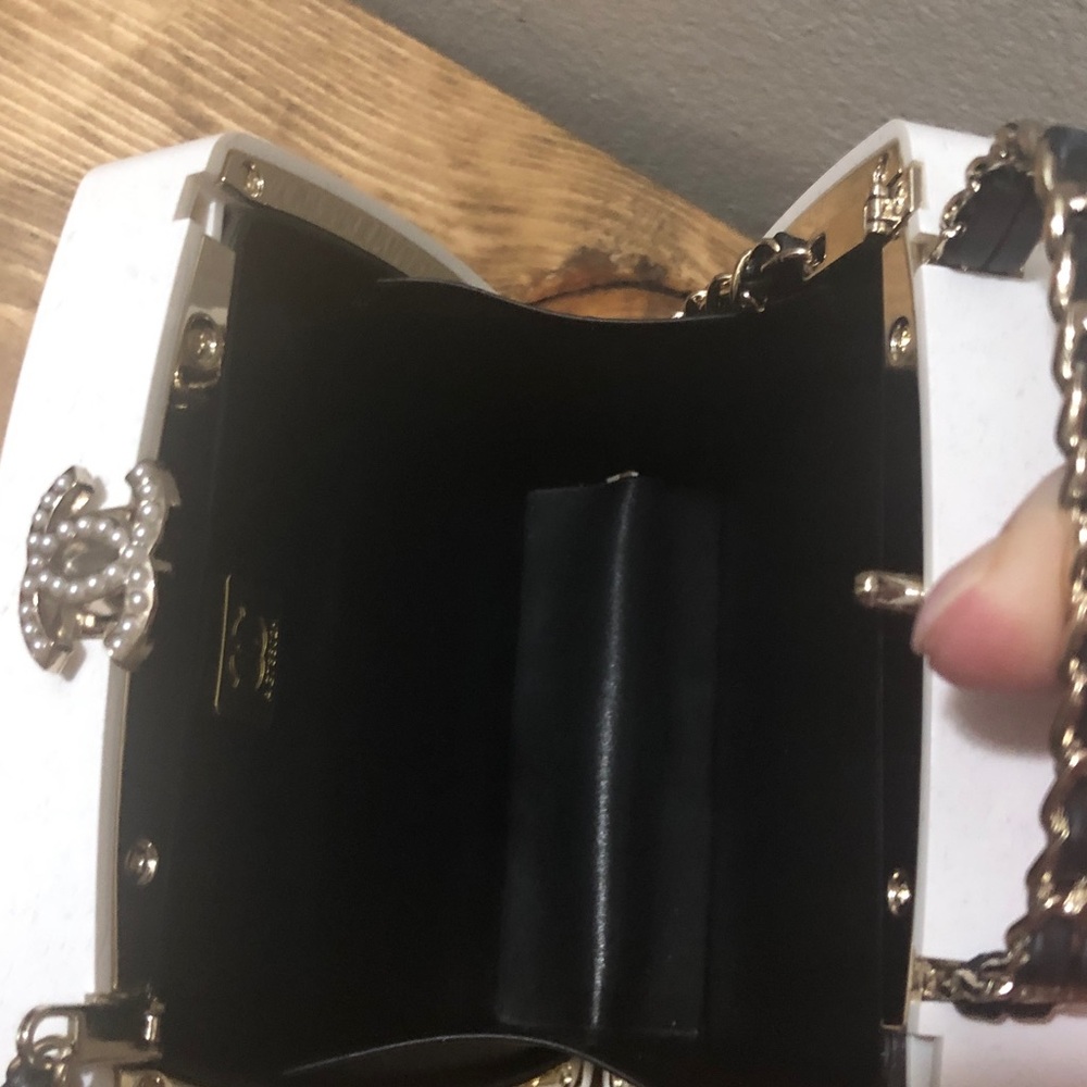 White Crossbody Hard Shell Bag with Pink, Black and Gold Accents; NWOT - Picture 7 of 9